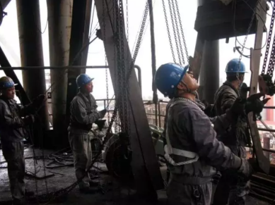 手拉倒链在更换高炉气密箱中的应用