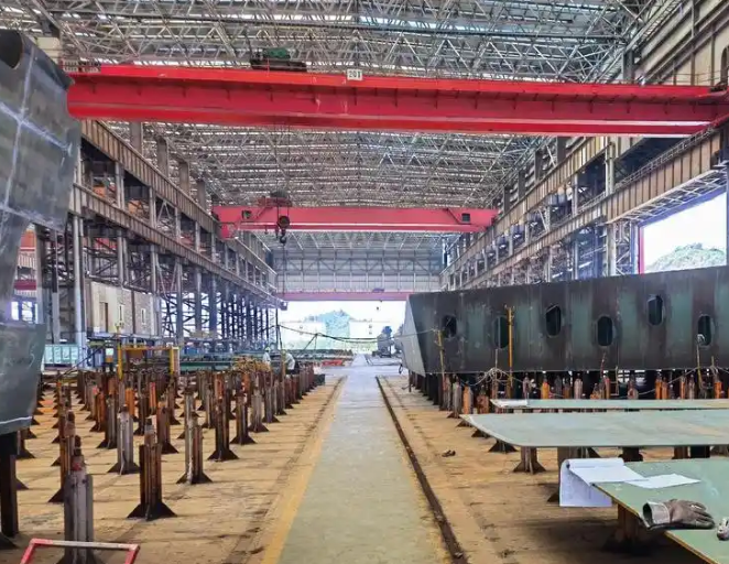 船厂钢丝绳电动葫芦起吊船用钢板