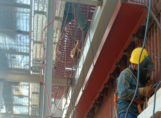 冠航倒链葫芦在吊装现场